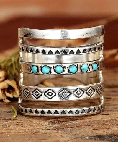 Anillo ibicenco antiguo de zinc con resina color turquesa