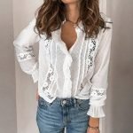 Blusa ibicenca vintage lucida con el pelo suelto