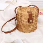 Bolso cubo de paja con cuero de estilo ibicenco