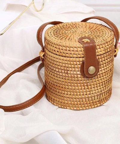 Bolso cubo de paja con cuero de estilo ibicenco