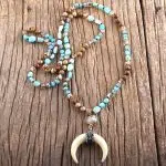Collar hippie chic con colgante de media luna