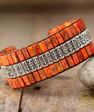 Pulsera ibicenca de piedras con cuentas de metal