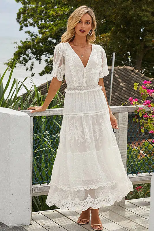 Vestido boho largo lucido en ibiza frente a la playa
